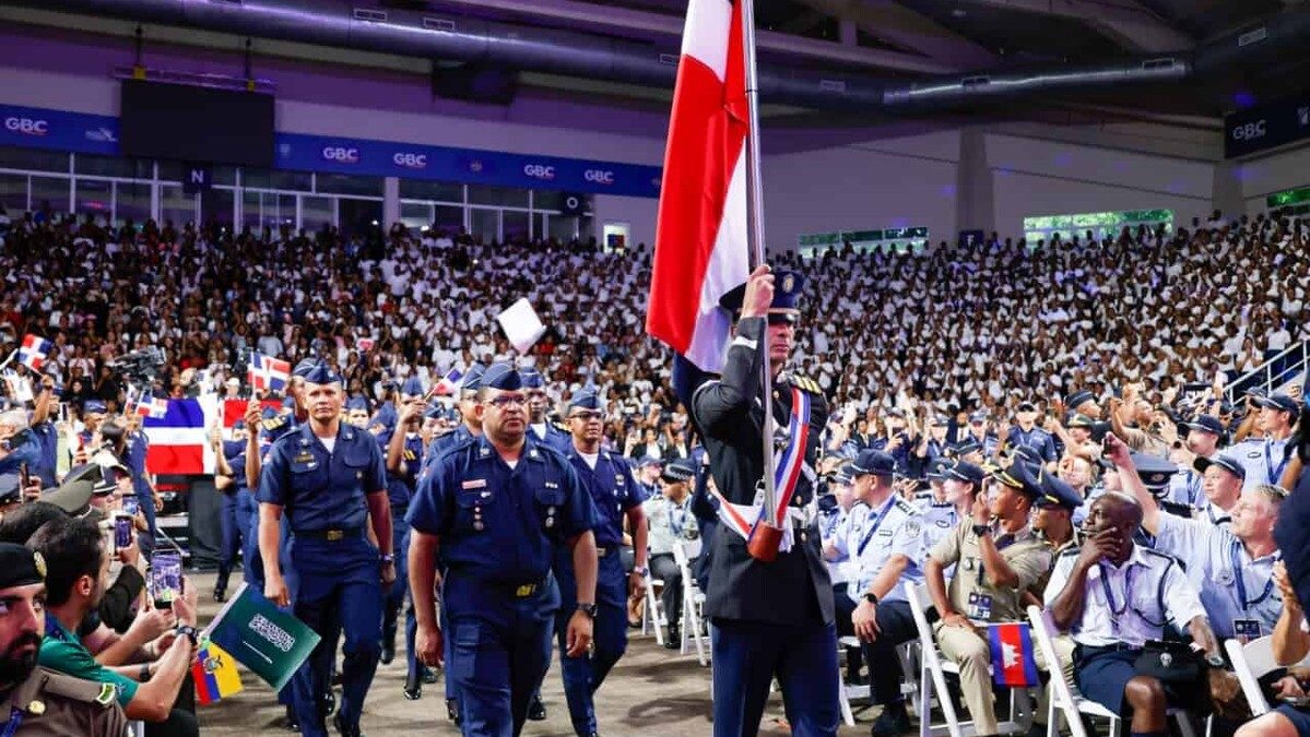 Delegaciones policiales de 32 países desfilan en la ceremonia inaugural de los IV Juegos Mundiales de Policía en Santo Domingo