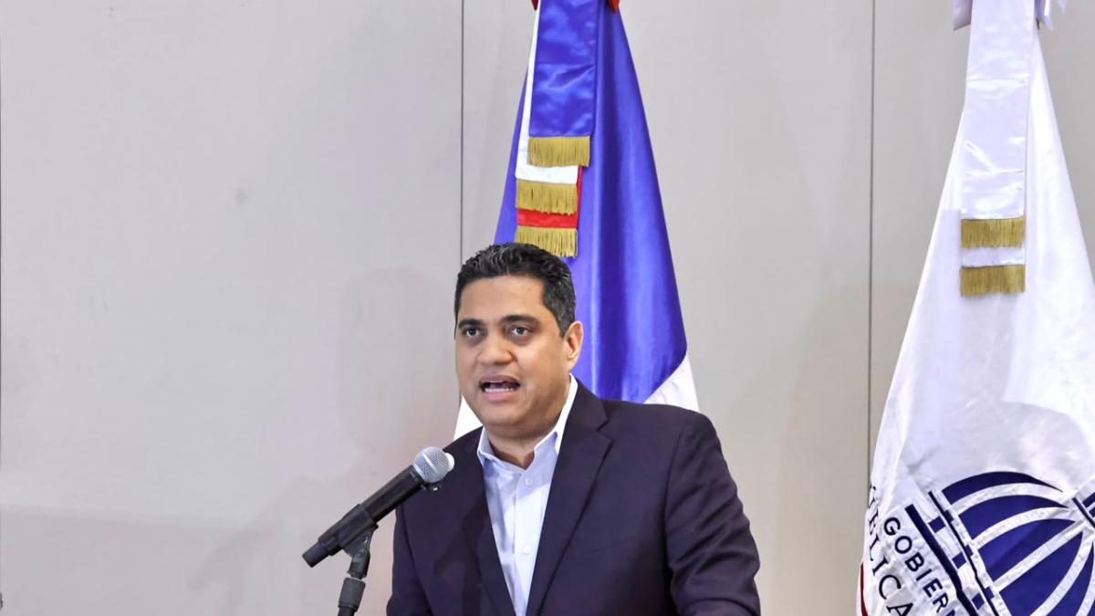 Kelvin Cruz, ministro de Deportes de República Dominicana, durante declaraciones sobre el partido ante Haití en la Liga de Naciones Concacaf