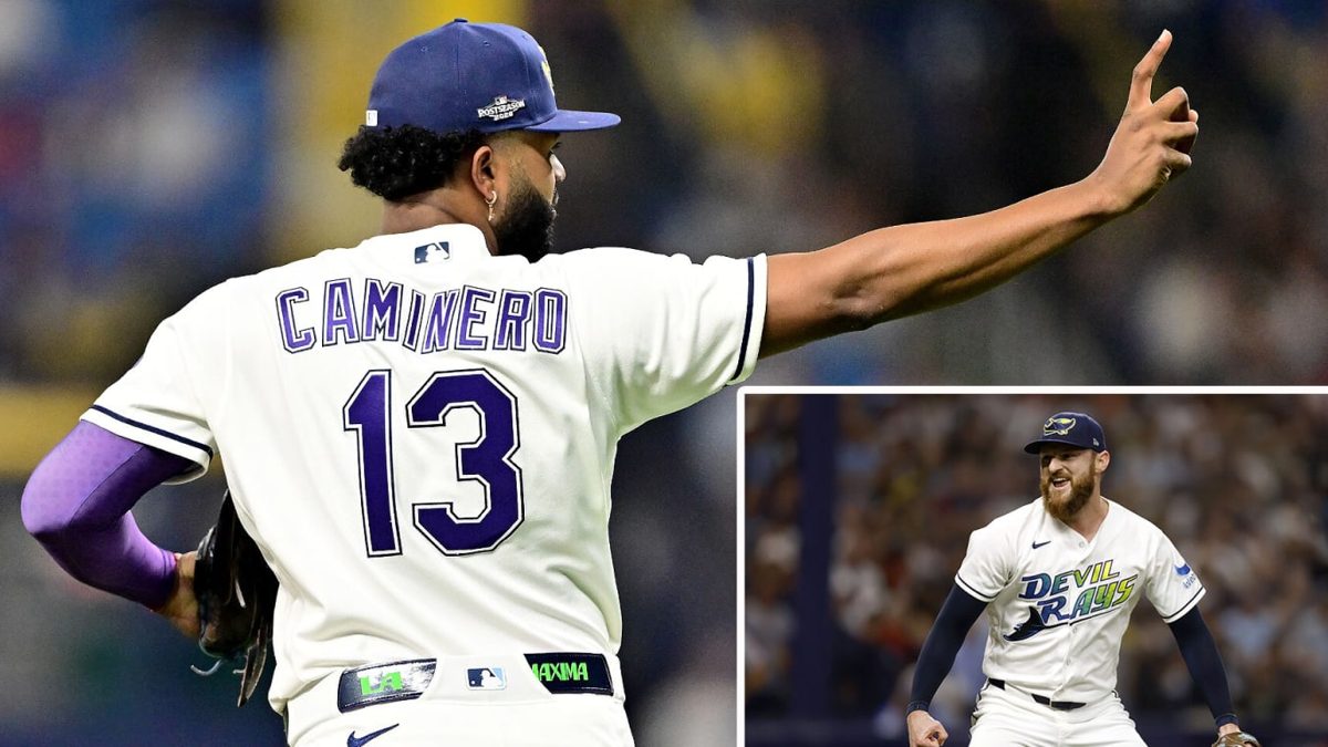 Junior Caminero agitando el dedo hacia Steven Kwan tras atrapar un línea en el Juego 2 de la SCLA en Tropicana Field