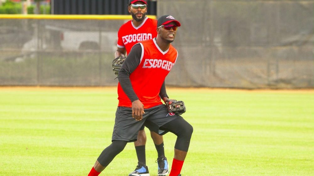 Franchy Cordero y compañeros de los Leones del Escogido en la academia de los Yankees en Boca Chica