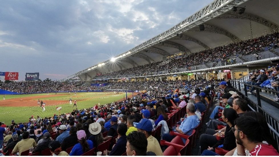 Charros de Jalisco en el Estadio Panamericano durante juego de la Liga Mexicana del Pacífico