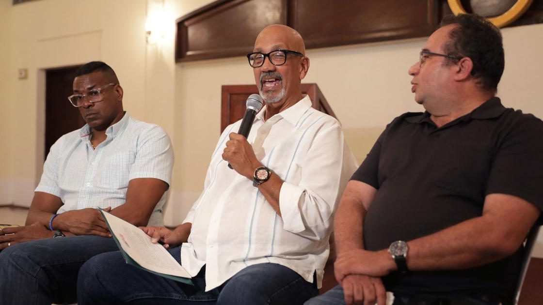 Luis V. Dieppa Roque, presidente de la Federación de Atletismo de Puerto Rico, en acto oficial de la Fapur