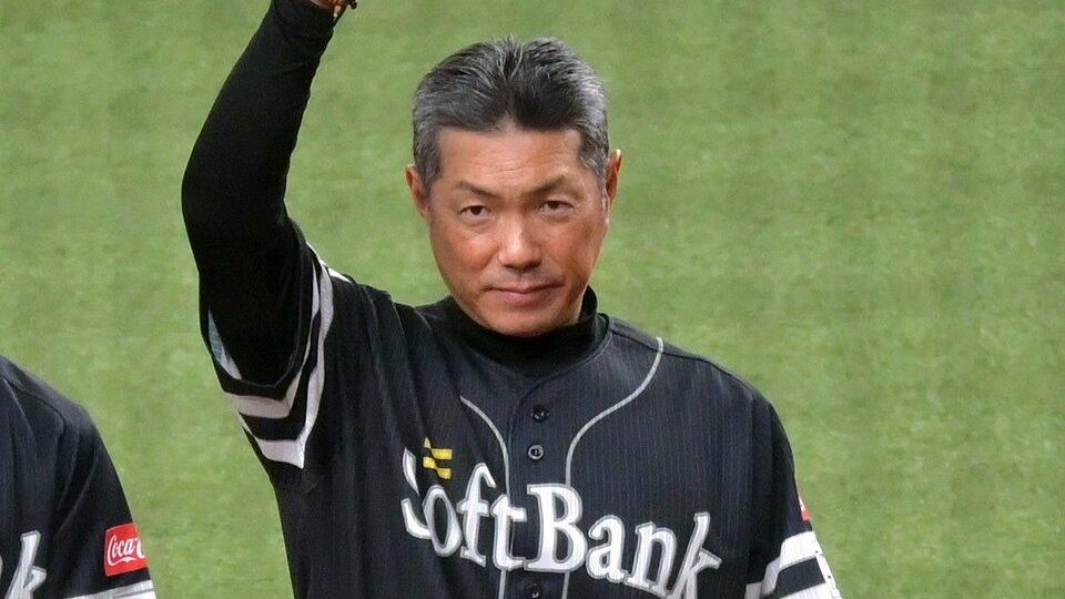 Managers del béisbol japonés NPB en el banquillo durante un partido de la temporada 2026