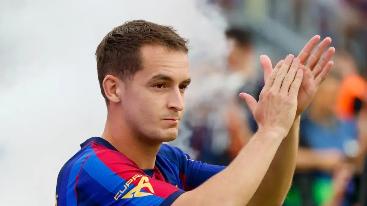 Marc Casadó con la camiseta del FC Barcelona en un partido de LaLiga