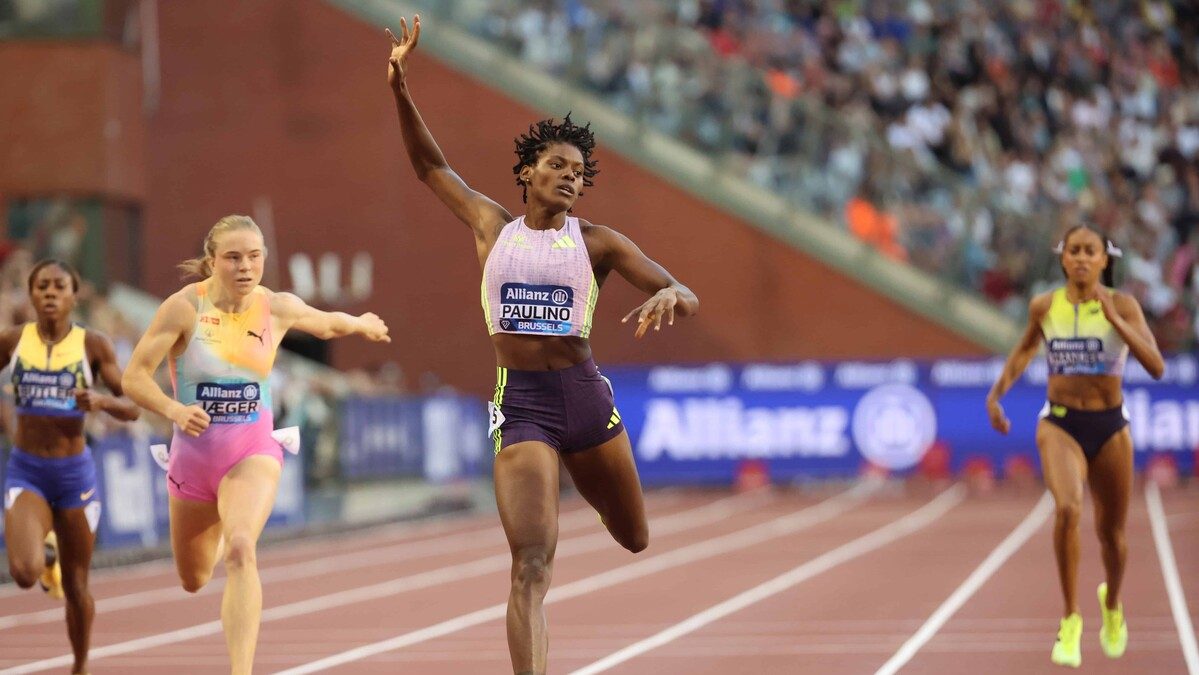 Marileidy Paulino corriendo los 400 metros en competencia internacional de atletismo