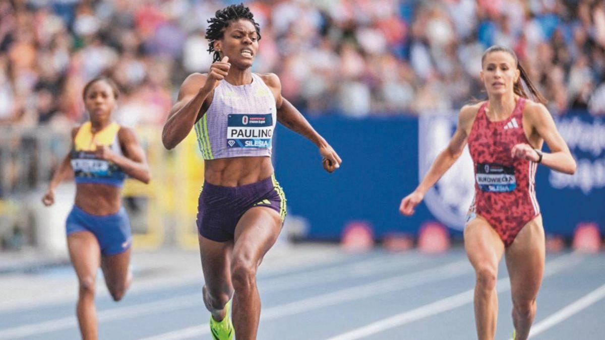 Marileidy Paulino cruzando la meta en los 400 metros del Athlos London 2026 con tiempo de 48.73 segundos