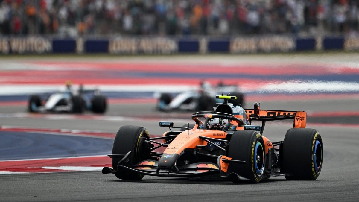 Lando Norris pilotando el McLaren en el Circuito de Las Américas durante el Gran Premio de Estados Unidos de Fórmula 1