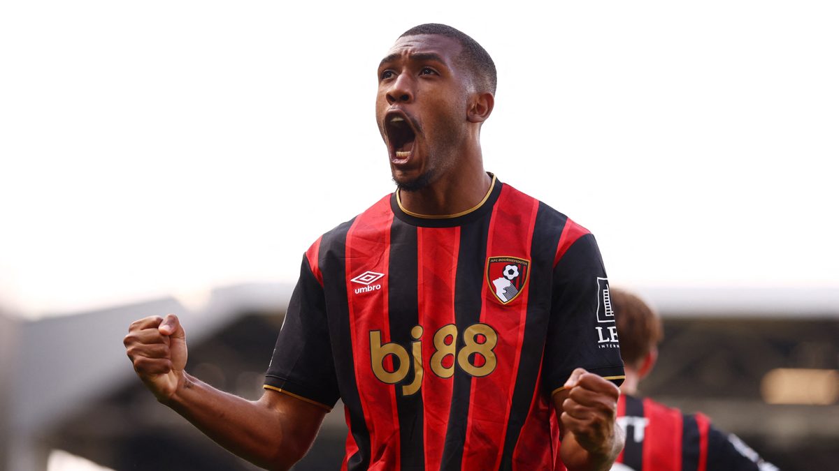 Rayan Rocha del Bournemouth celebrando un gol en la Premier League ante Fulham en Craven Cottage