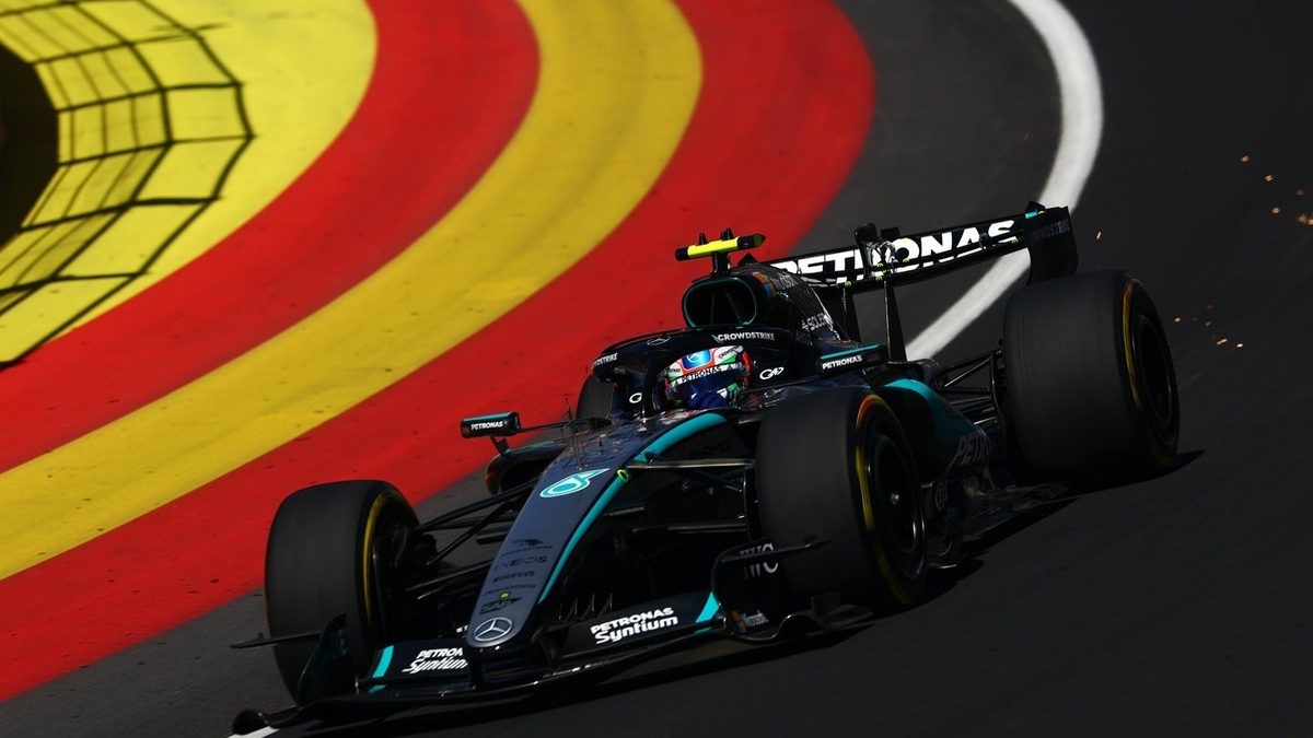 Toto Wolff, jefe de Mercedes F1, en el paddock durante la temporada 2026 de Fórmula 1