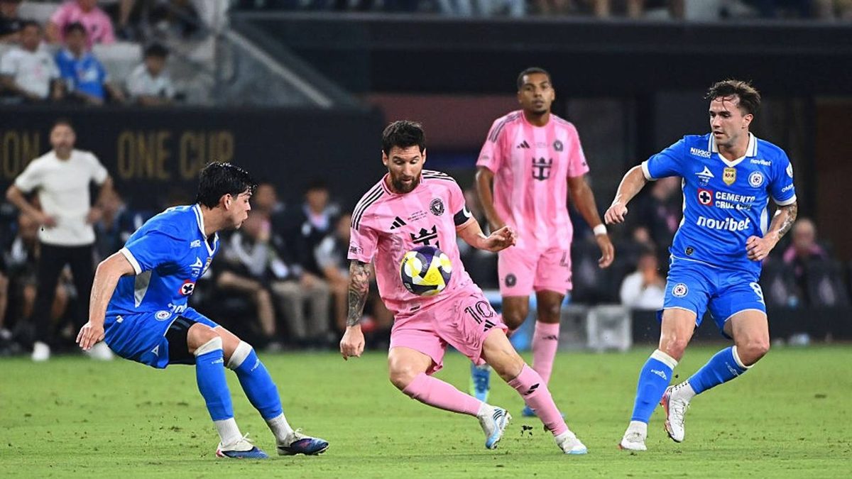 Lionel Messi celebrando el título de la Campeones Cup con Inter Miami tras vencer 2-0 a Cruz Azul