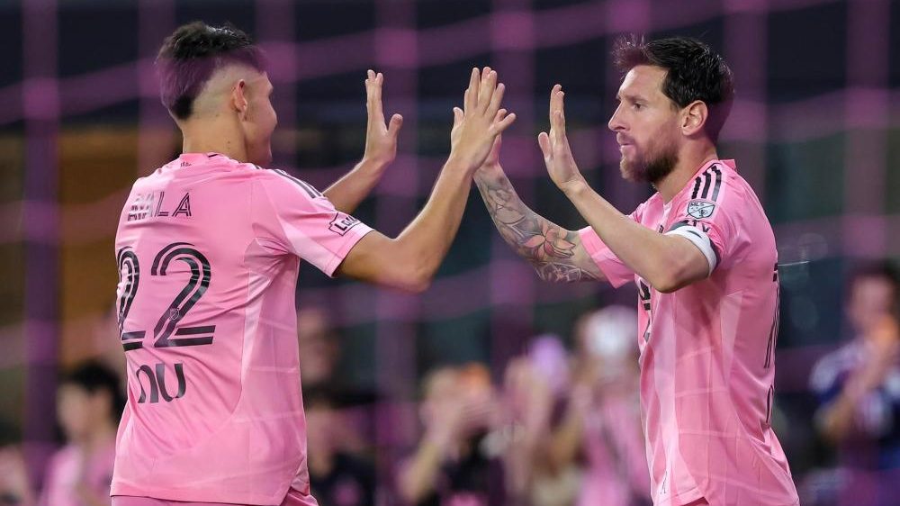 Lionel Messi celebra uno de sus dos goles con el Inter Miami ante el DC United en el NU Stadium de Chicago