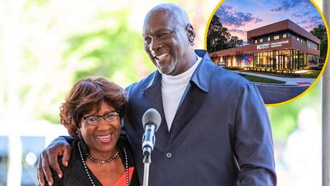 Michael Jordan en gesto de donación a la Universidad de Carolina del Norte en honor a su madre Deloris Jordan