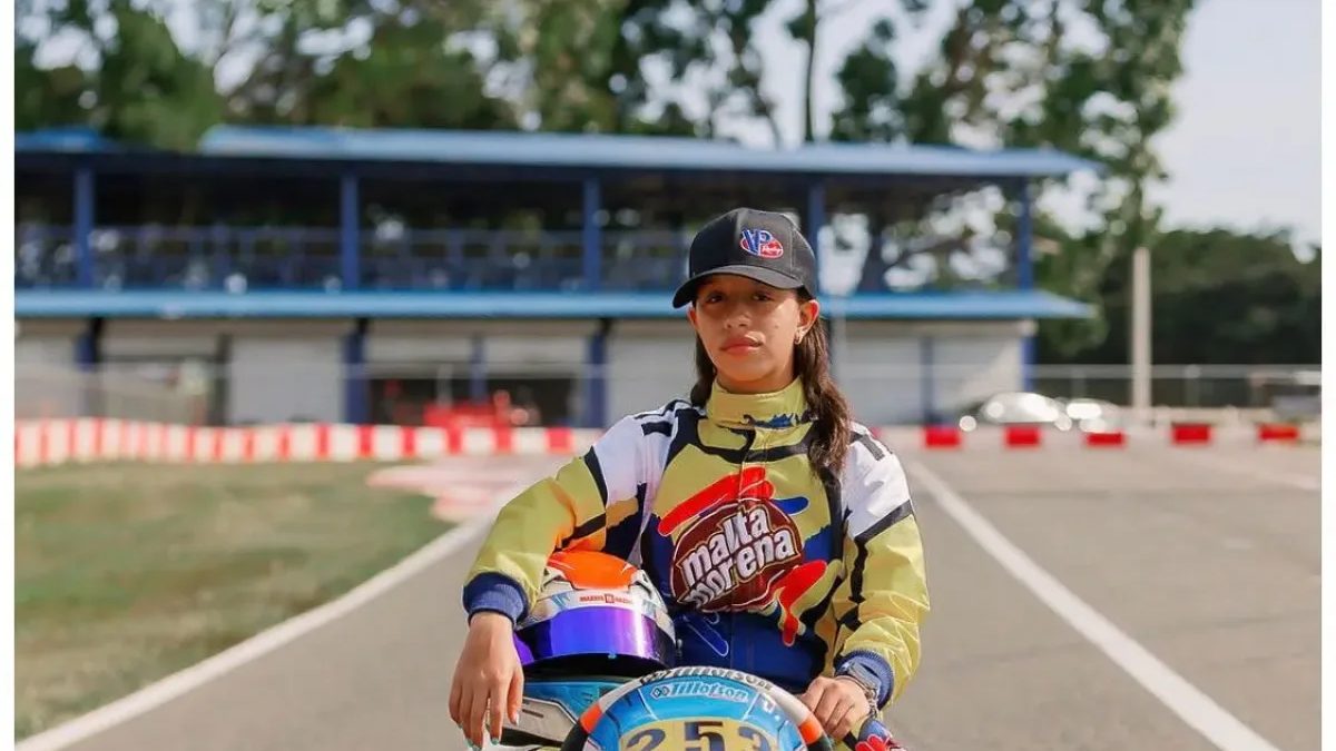 Valentina Helena Tavárez, piloto dominicana de karting, con el dorsal 240 en el Kartódromo Internacional Lucas Guerrero de Chiva, Valencia
