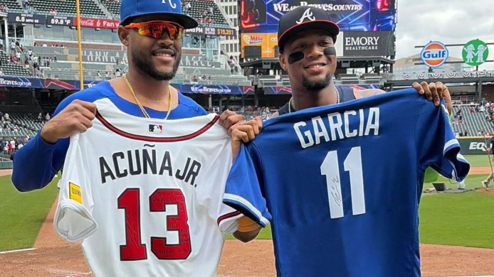 Maikel García con el uniforme de Venezuela celebrando el título del Clásico Mundial de Béisbol 2026