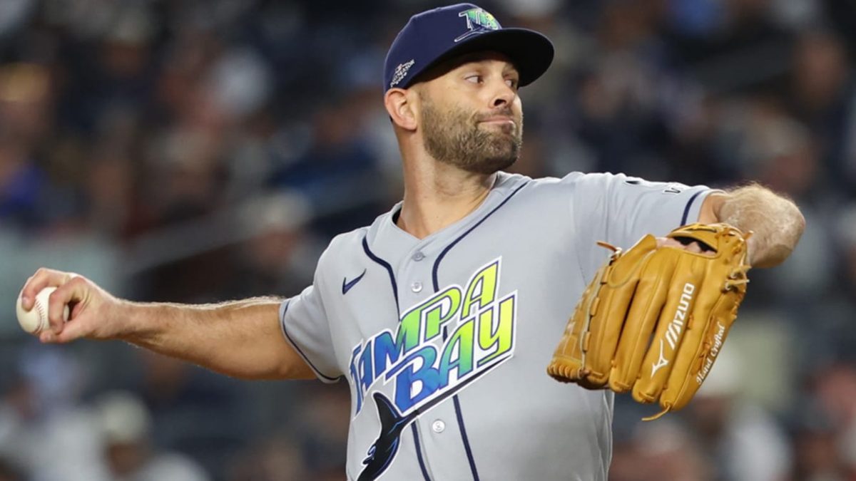 Nick Martínez en el montículo durante el Juego 4 de la SCLA 2026 en el Progressive Field de Cleveland