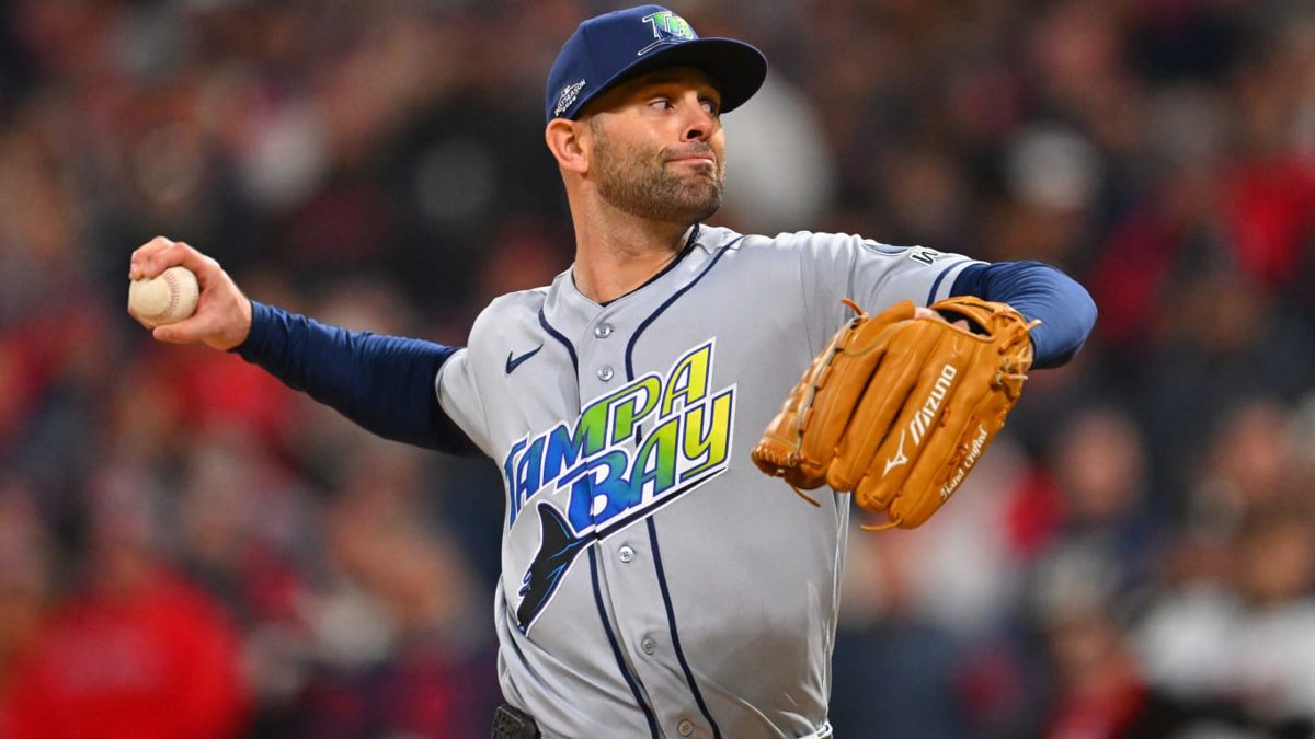 Nick Martinez lanzando en el Progressive Field durante el Juego 4 de la ALCS 2026 entre Rays y Guardians
