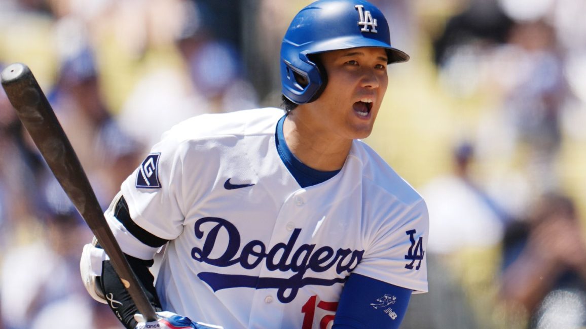 Shohei Ohtani en el montículo lanzando para los Dodgers durante la temporada 2026
