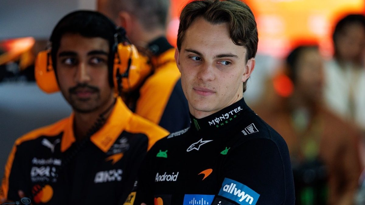 Lando Norris y Oscar Piastri con sus monoplazas McLaren en el Circuit of The Americas durante el GP de Estados Unidos de F1