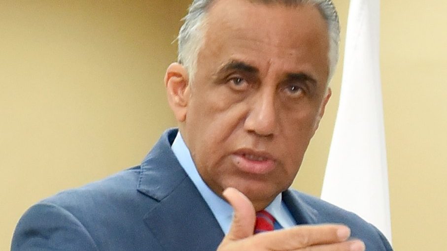 Luis Mejía Oviedo, expresidente del Comité Olímpico Dominicano, en acto oficial de deporte