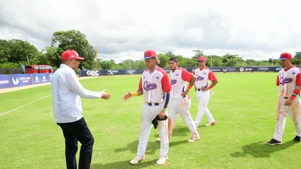 Embajador de Cuba Ángel Custodio Arguaza Reyes en las gradas del Field 2 de IPL Academy durante el Panamericano Sub-18 de béisbol