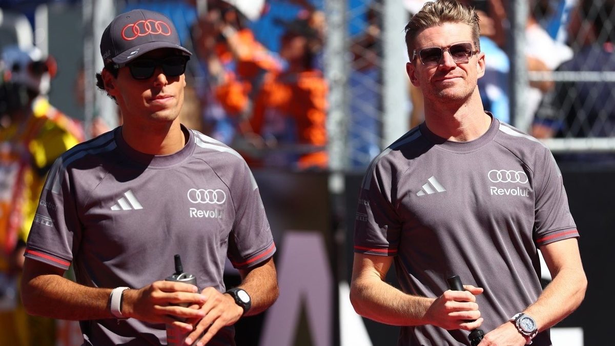 Mattia Binotto junto a Gabriel Bortoleto y Nico Hülkenberg en el paddock del Gran Premio de Azerbaiyán 2026 en Bakú