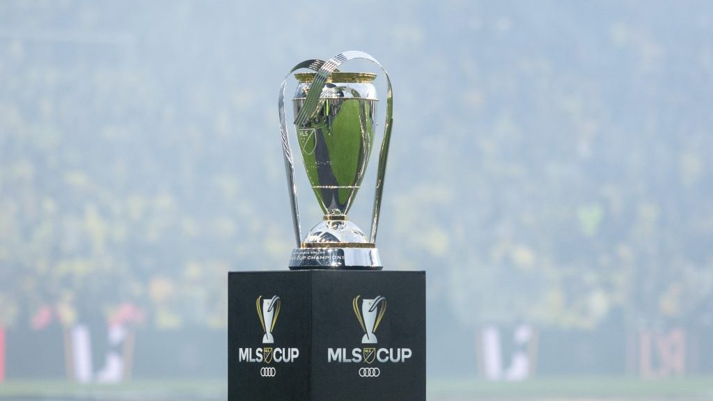 Jugadores de la MLS disputando un balón durante un partido de la temporada regular 2026