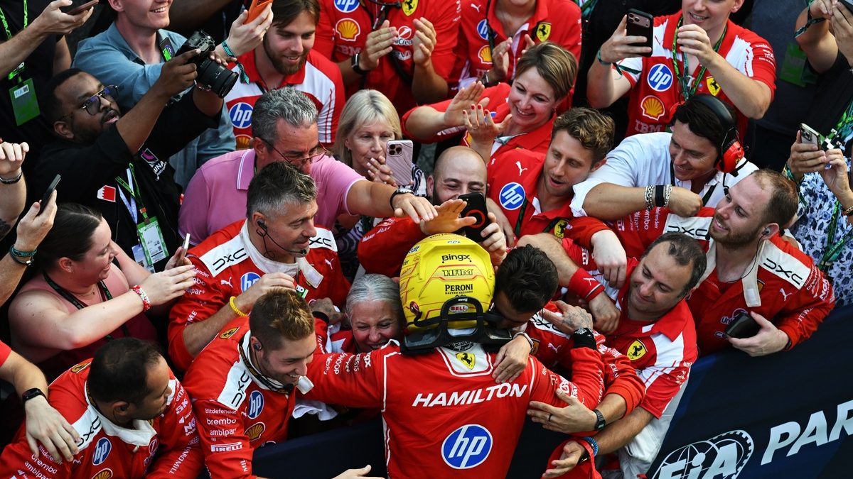 Lewis Hamilton con Ferrari en la pista mojada de Sepang durante el Gran Premio de Malasia 2026