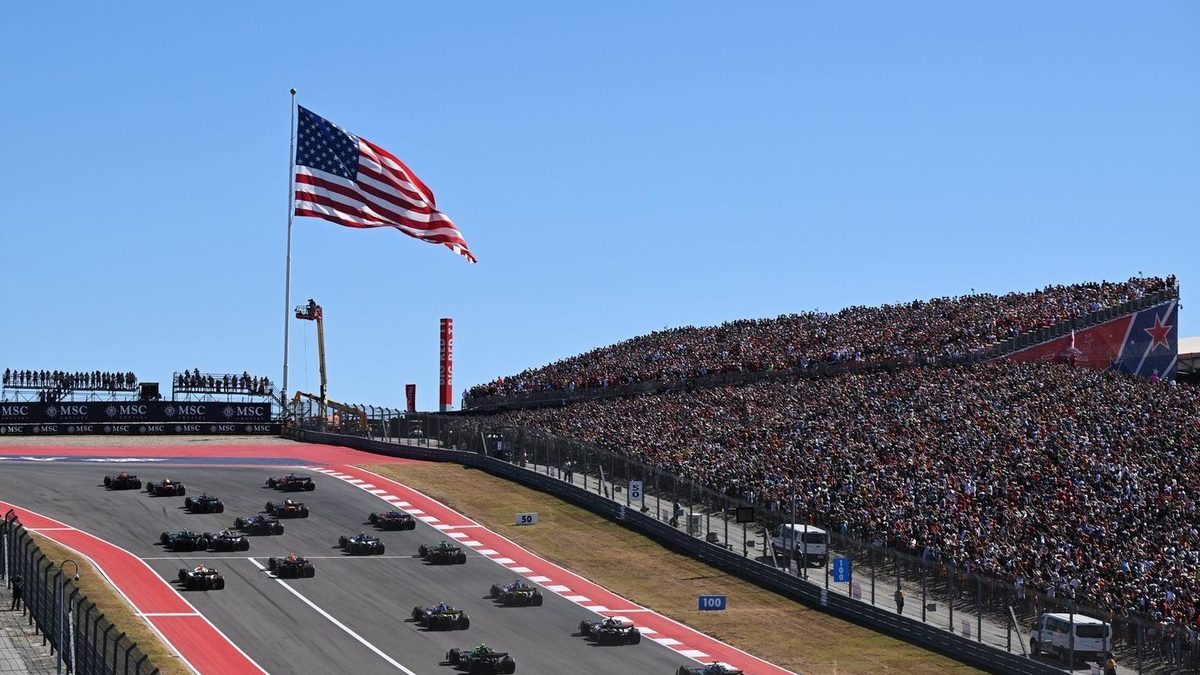Andrea Kimi Antonelli celebra la pole position en el Gran Premio de Estados Unidos 2026 en Austin