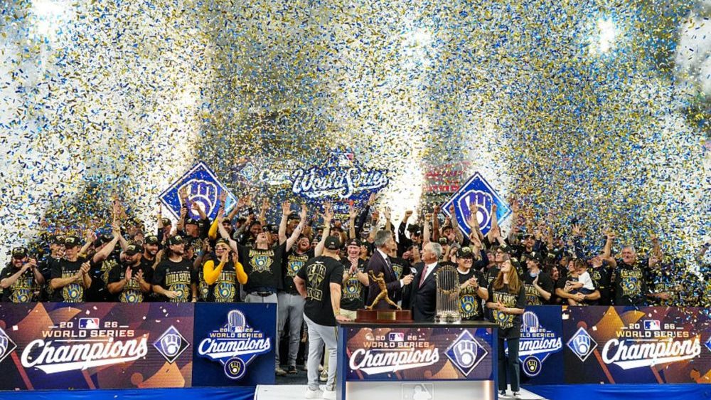 Jugadores de los Cerveceros de Milwaukee celebrando el campeonato de la Serie Mundial en el Tropicana Field