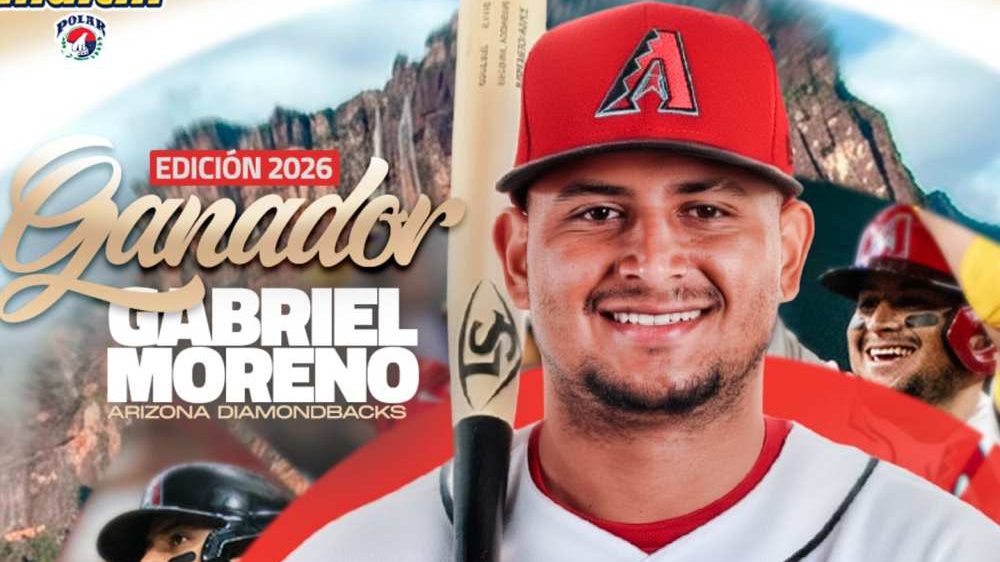 Gabriel Moreno, receptor de los Cascabeles de Arizona, recibiendo el Premio Luis Aparicio como mejor venezolano de la MLB 2026