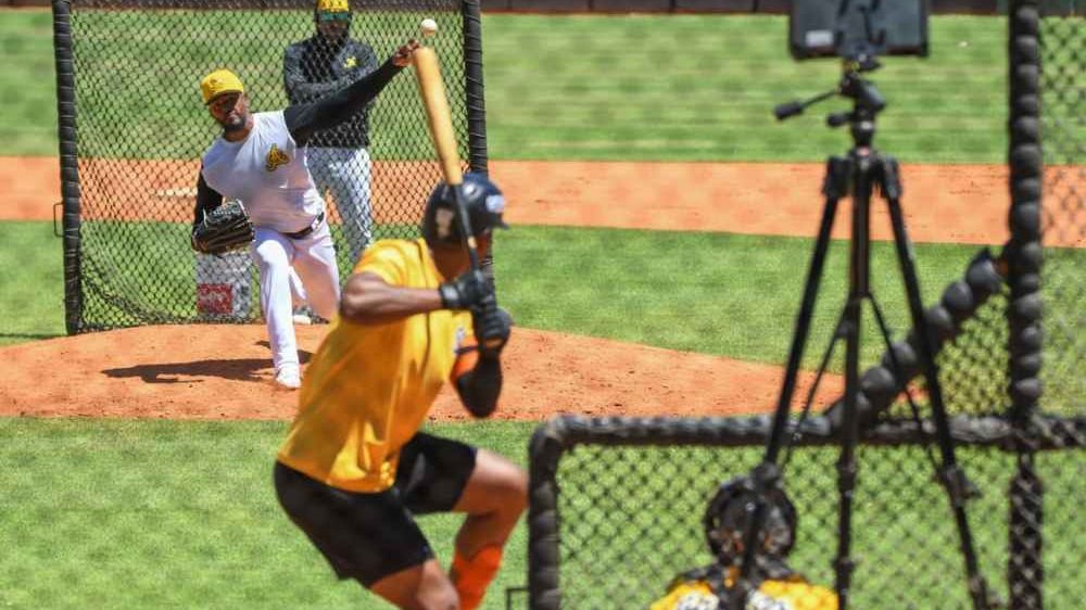 Jugadores de las Águilas Cibaeñas en sesión de entrenamiento en el estadio Cibao durante la pretemporada 2026