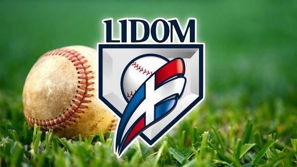 José Marmolejos celebra jonrón con los Leones del Escogido en el Estadio Quisqueya Juan Marichal durante LIDOM 2026-2027