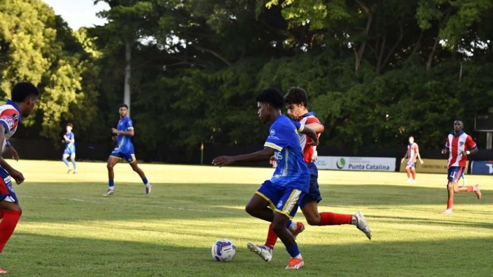 Jugadores de Atlántico FC en el Estadio Leonel Plácido de Puerto Plata durante el Torneo Apertura LDF 2026-2027