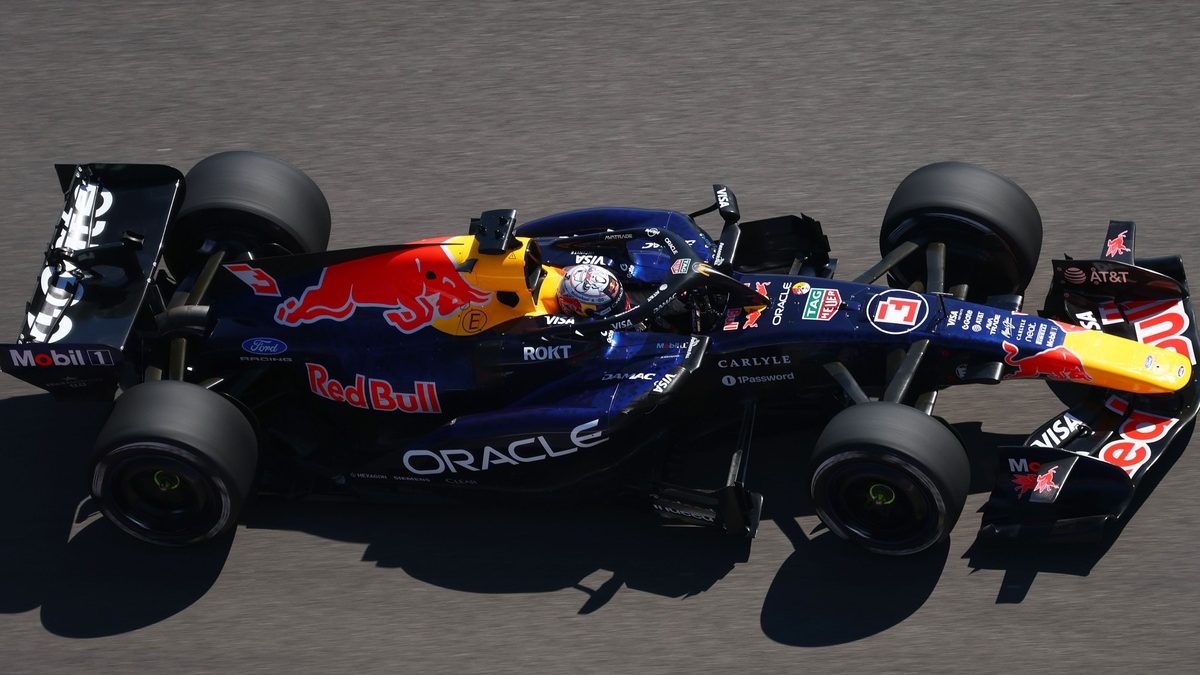 Max Verstappen al volante del Red Bull RB22 durante las prácticas libres del GP de Estados Unidos en el Circuito de las Américas
