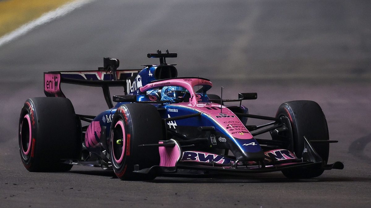 Pierre Gasly al volante del Alpine A526 durante el Gran Premio de Singapur en el circuito de Marina Bay