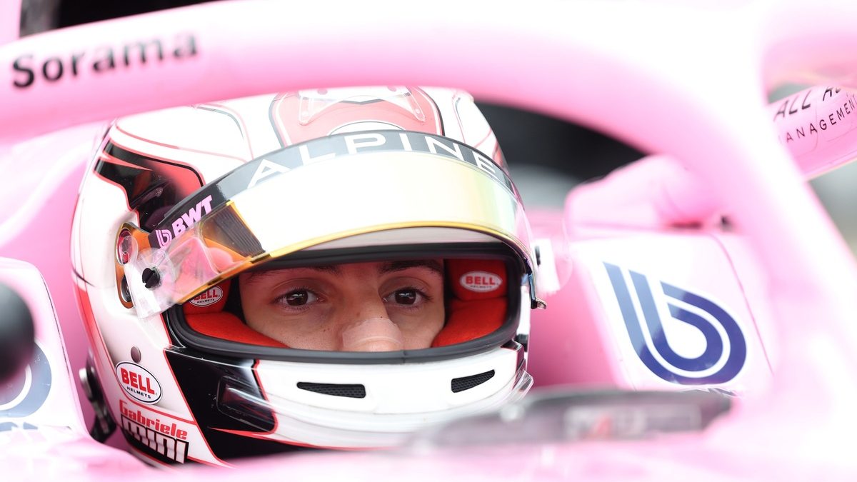 Gabriele Mini al volante de un monoplaza de Alpine durante las pruebas TPC en el circuito de Paul Ricard, Francia