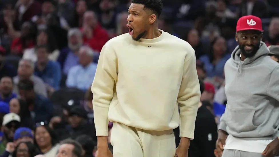 Giannis Antetokounmpo con la camiseta del Miami Heat durante el campamento de entrenamiento de pretemporada NBA 2026-2027