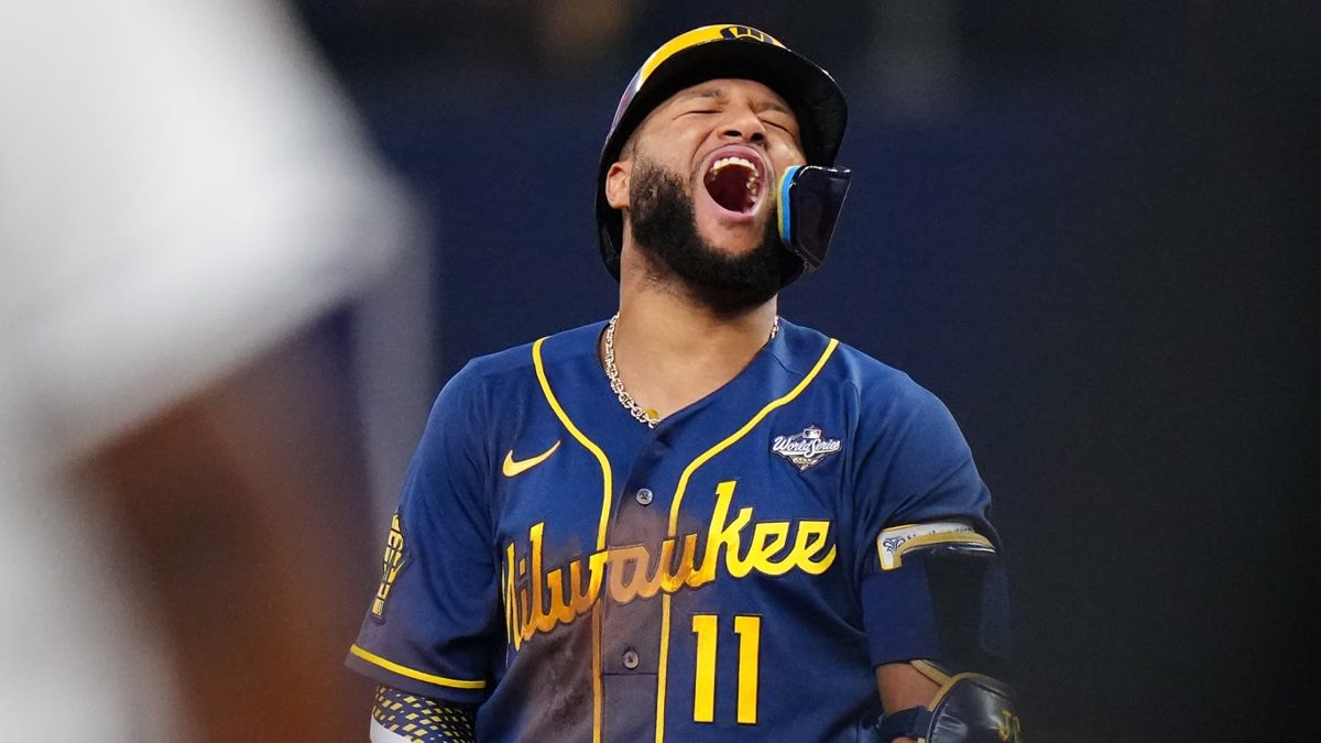 Jugadores de los Cerveceros de Milwaukee celebrando en el dugout durante el Juego 3 de la Serie Mundial 2026 en Tropicana Field