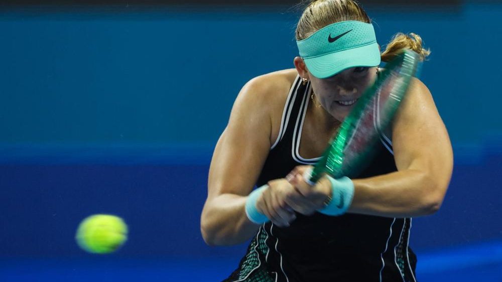 Mirra Andreeva celebrando un punto durante el torneo WTA 1000 de Pekín