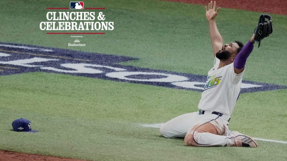 Junior Caminero cruza los brazos en home plate imitando a Randy Arozarena tras su jonrón en el Juego 6 de la ALCS 2026