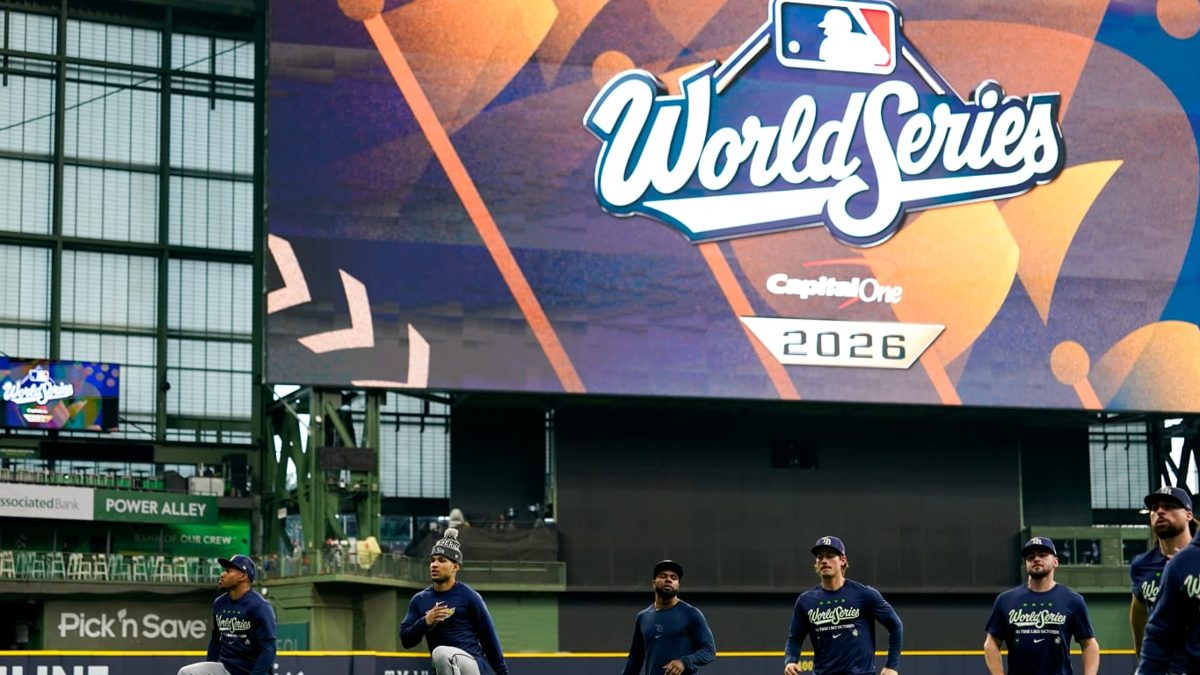 Junior Caminero y Yandy Díaz celebran con los Tampa Bay Rays en los playoffs de la Liga Americana 2026