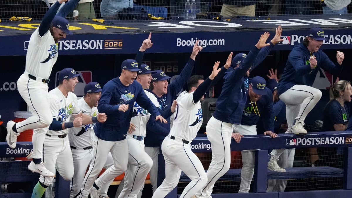 Junior Caminero celebra su jonrón en el Tropicana Field durante el Juego 6 del ALCS 2026 entre Rays y Guardians