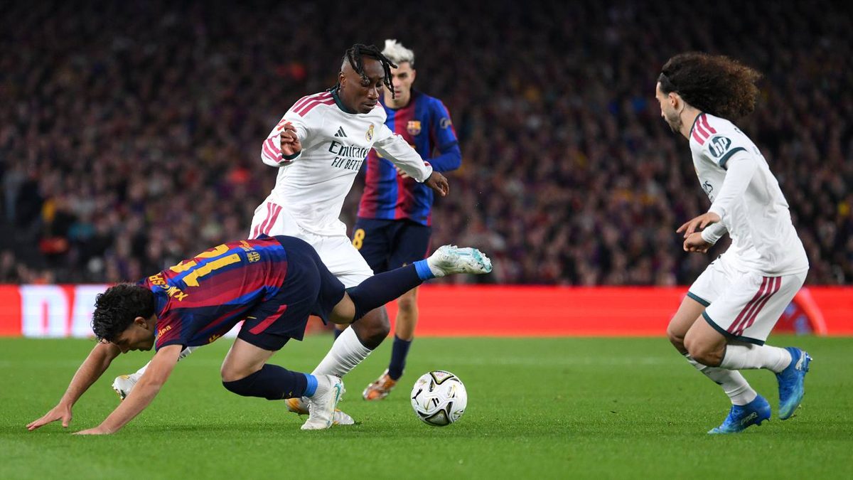 Kylian Mbappé celebra su doblete ante el FC Barcelona en el Spotify Camp Nou durante El Clásico de LaLiga