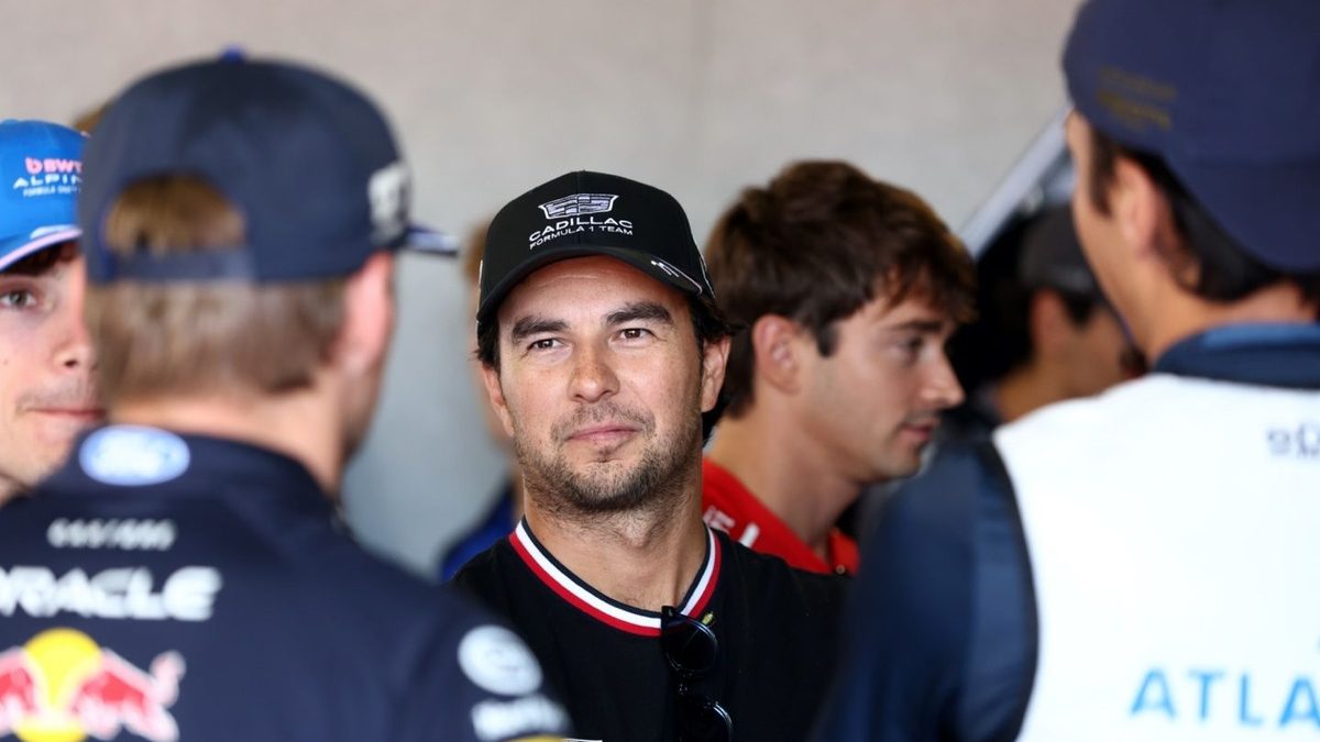 Sergio Checo Pérez al volante del Cadillac Racing durante la clasificación del Gran Premio de Azerbaiyán en Bakú