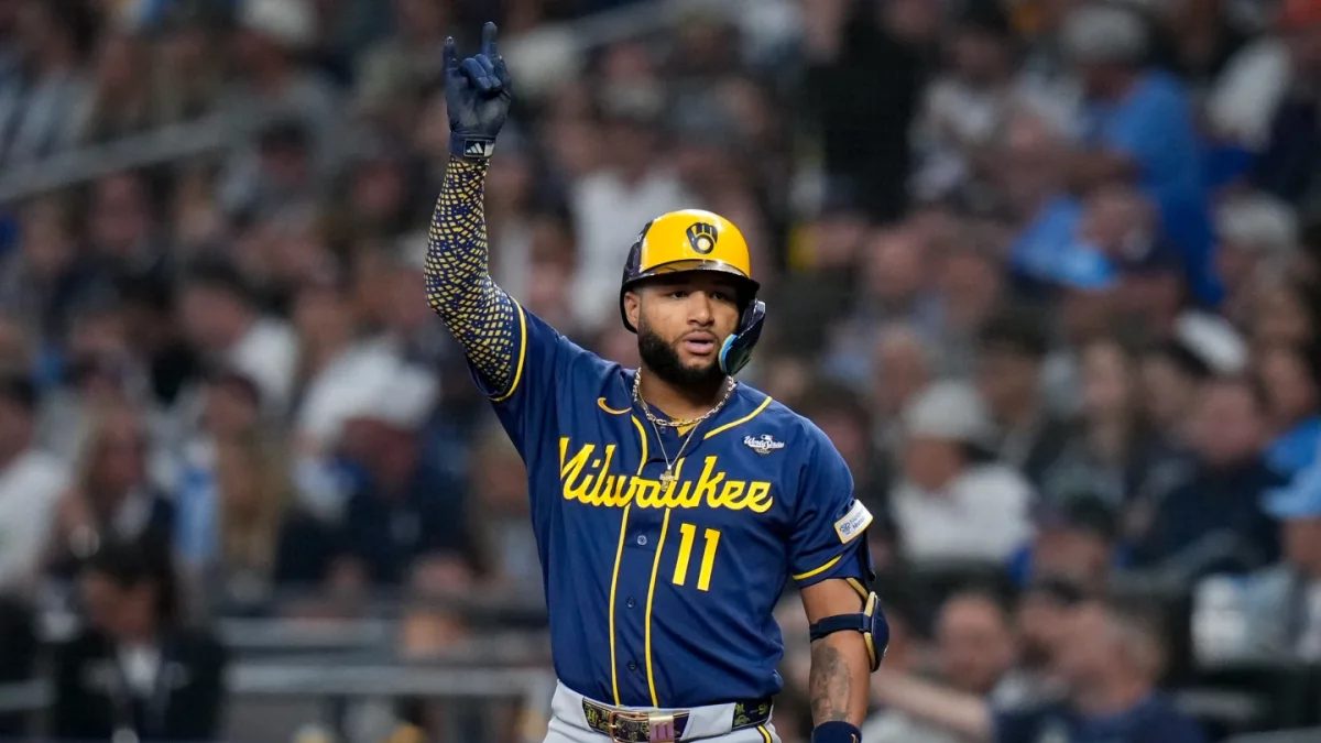 Jackson Chourio celebrando su décimo hit en la Serie Mundial 2026 con el uniforme de los Milwaukee Brewers