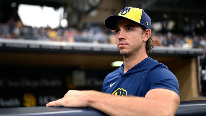 Robert Gasser lanzando en el Juego 3 de la Serie Mundial 2026 con el uniforme de los Milwaukee Brewers