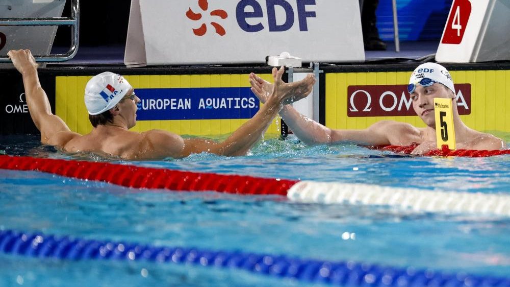 Egor Kornev nadando los 50 mariposa en piscina corta durante la Copa del Mundo de Taskent