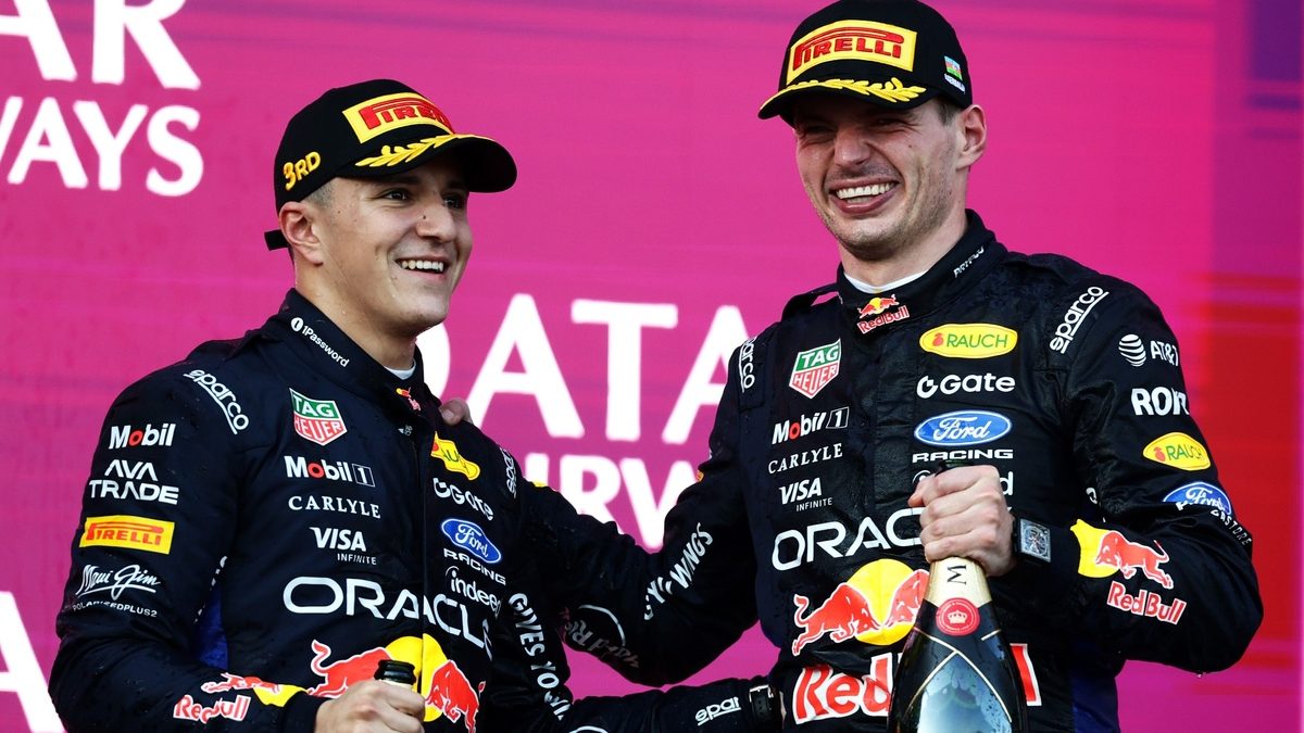 Isack Hadjar al volante del Red Bull RB22 durante el Gran Premio de Azerbaiyán en el Baku City Circuit