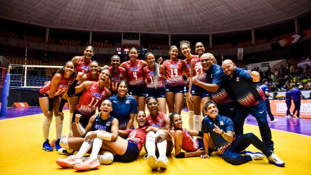 Jugadoras de la selección dominicana de voleibol femenino celebrando un punto durante el Final Six NORCECA 2026