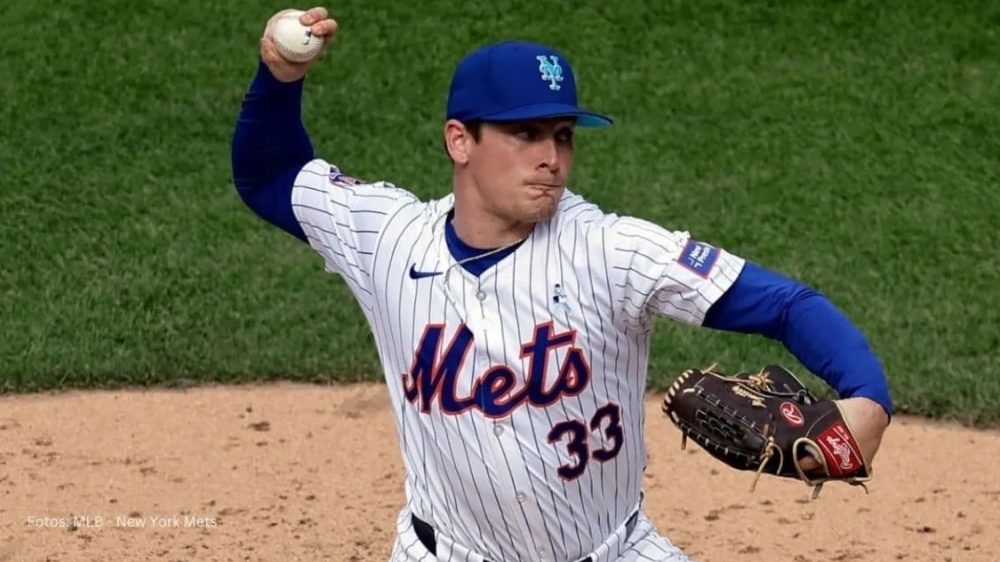 Drew Smith lanzando con los Mets de Nueva York durante su etapa en Grandes Ligas